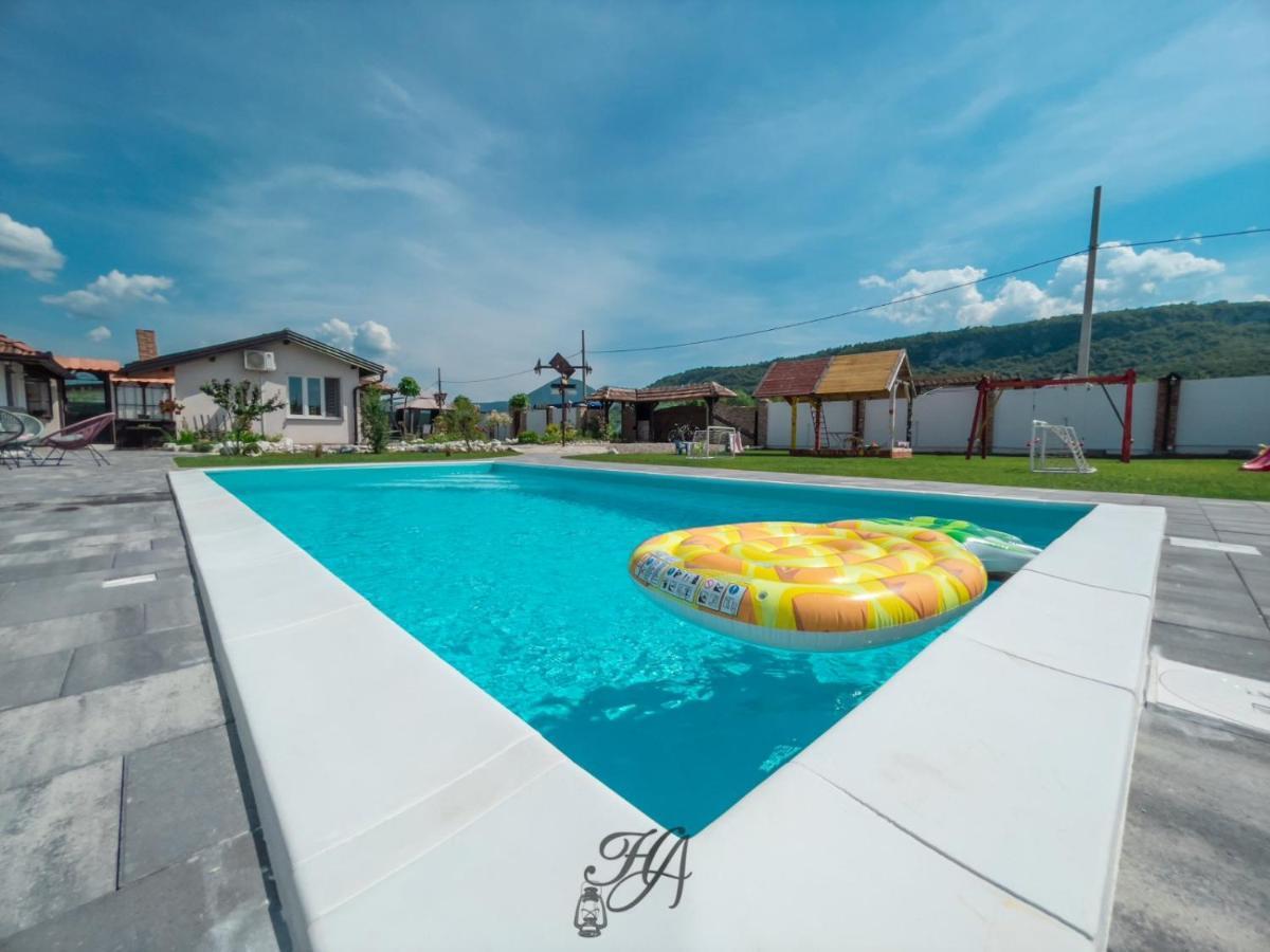 Bihać Family Estate Hadzalova Avlijaヴィラ エクステリア 写真