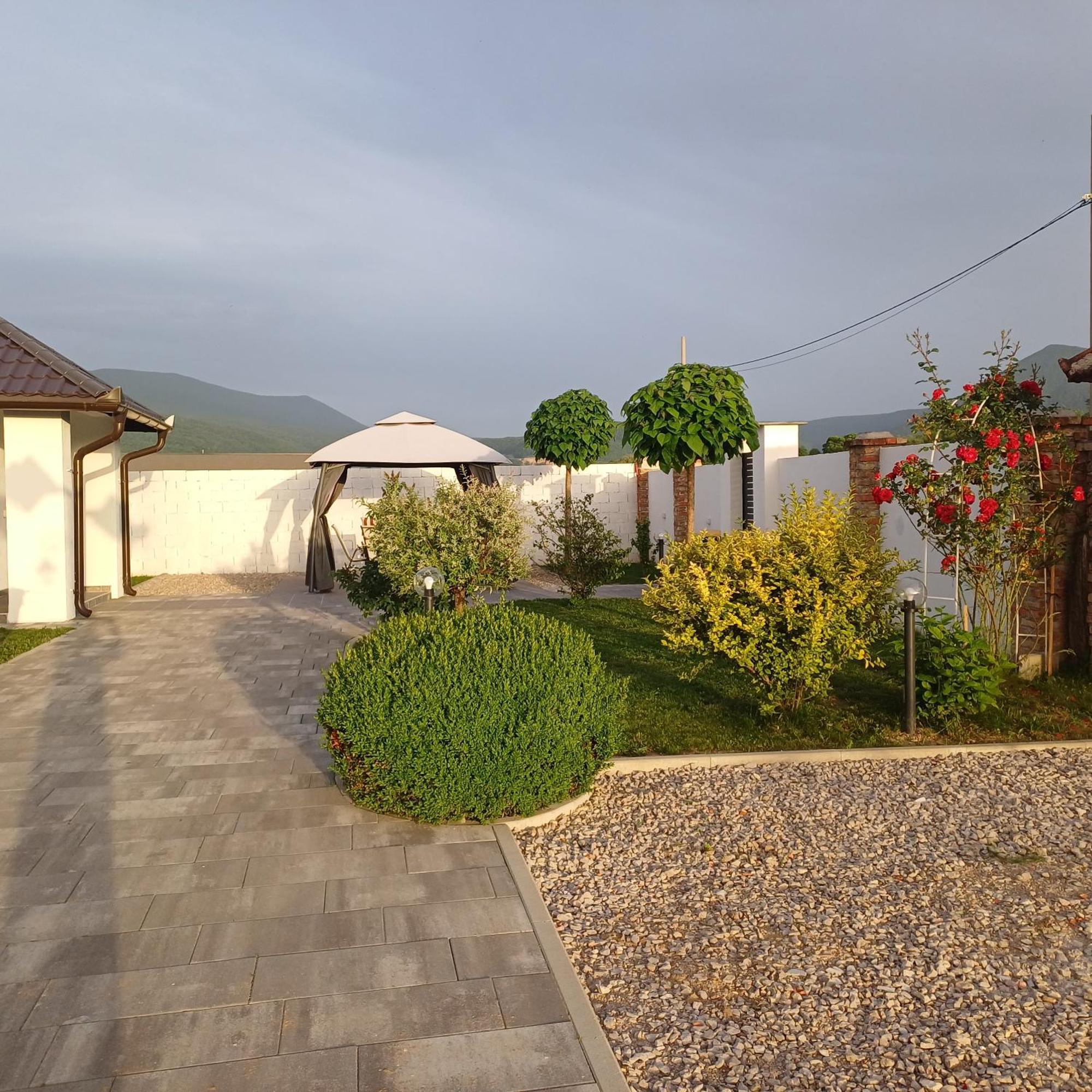 Bihać Family Estate Hadzalova Avlijaヴィラ エクステリア 写真